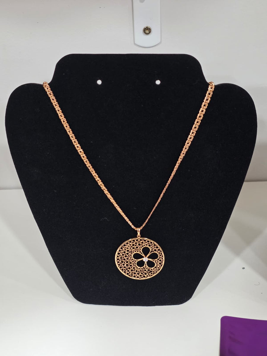Gold flower medallion necklace ME0025
