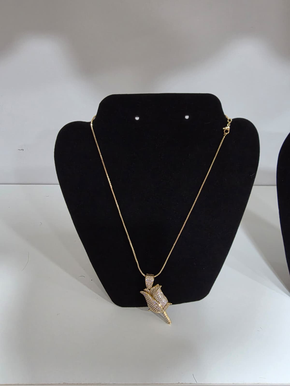 Gold arrowhead pendant necklace ME0027